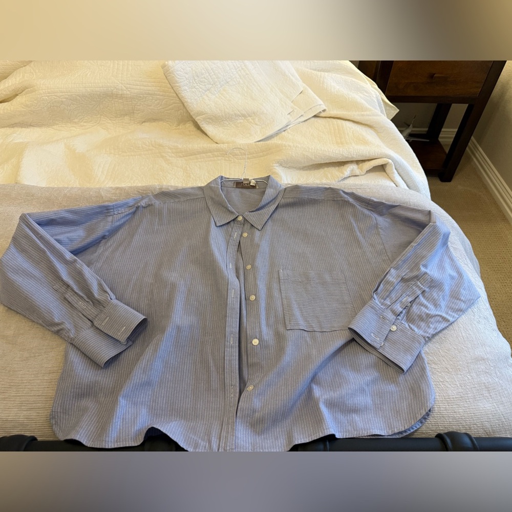 LOFT Crop button down blue pin stripe shirt. Size XL